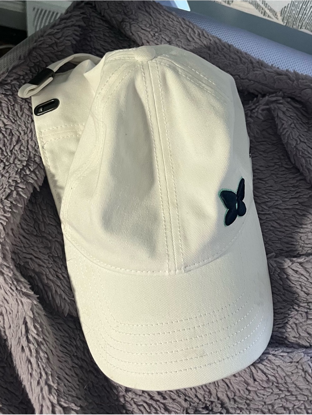 Under Armour White Golf Cap with Butterfly logo Kapalua